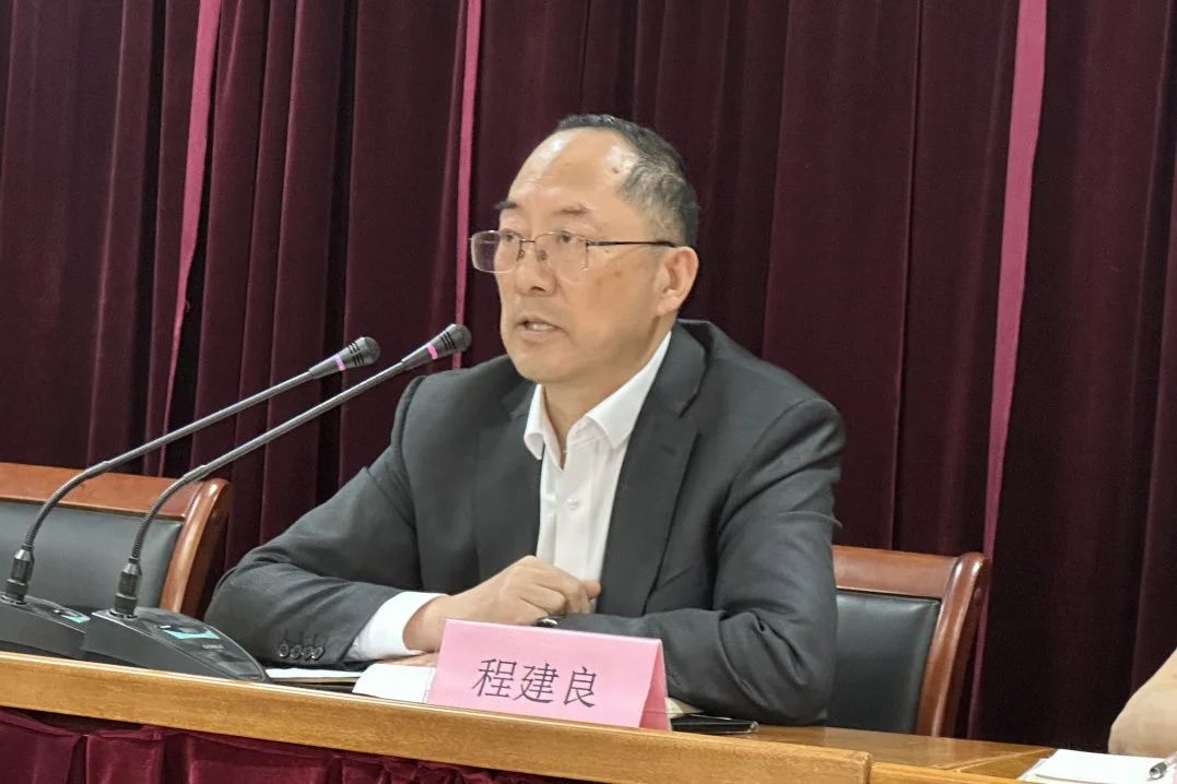 Changshu Polyester ji bo kadroyên navîn, endezyar û karmendên teknîkî, û karmendên kirrûbirra civînek li dar xistin